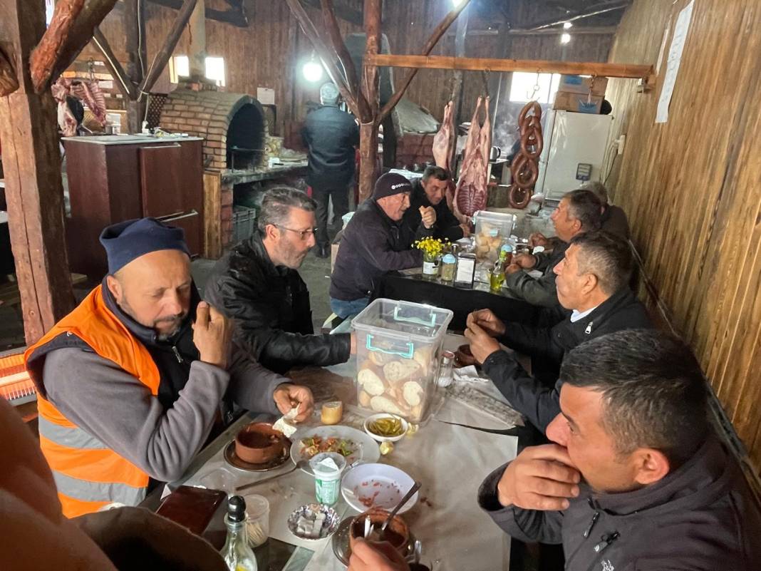 400 yıllık lezzet sırrı! Dualı etler sadece cuma günü pişiyor 4